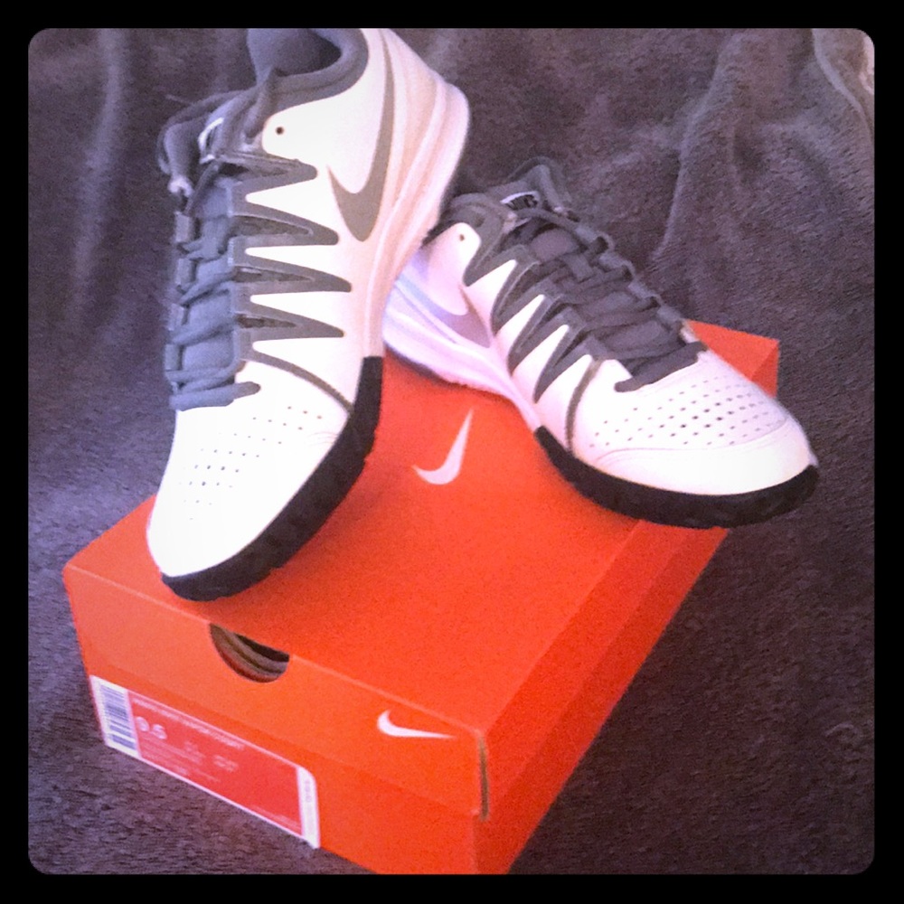 Women’s Tennis Shoes